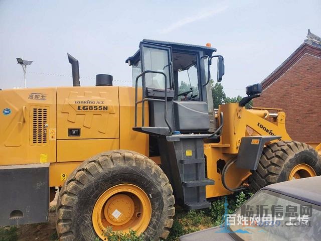 兩臺九成新50鏟車裝載機(jī)個人沙場