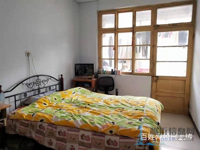 家屬院，與一墻之隔，上學(xué)方便 出行方便 周邊配套設(shè)施