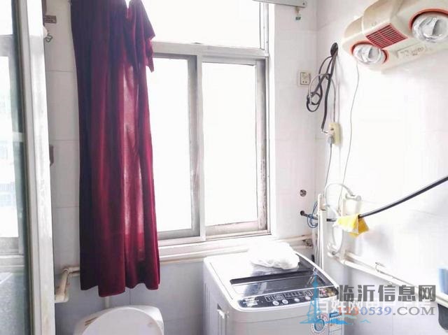 家屬院，與一墻之隔，上學(xué)方便 出行方便 周邊配套設(shè)施