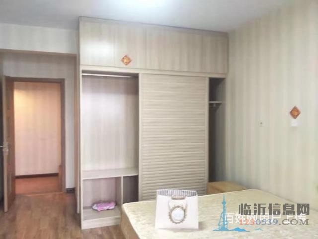 錦園大廈 一室精裝帶大平臺(tái) 急售證過(guò)二九年沂州實(shí)驗(yàn)