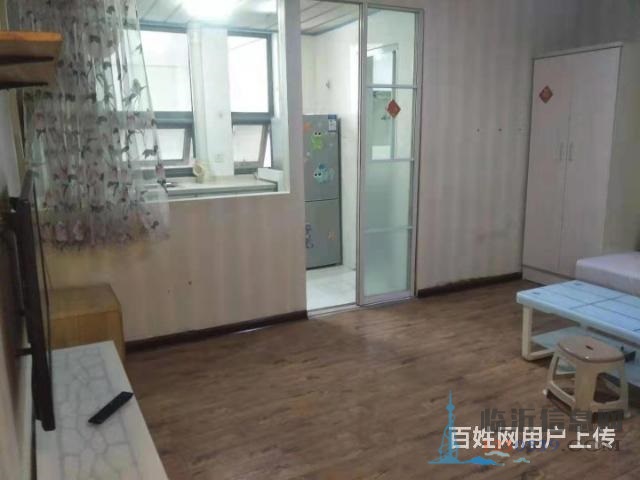 錦園大廈 一室精裝帶大平臺(tái) 急售證過(guò)二九年沂州實(shí)驗(yàn)