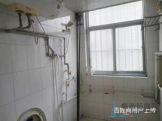 低價急賣順和花園三樓帶車庫三室兩廳證過五住房有鑰匙