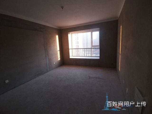 海潤(rùn)尚東國(guó)際 毛坯兩室 帶儲(chǔ)藏室 全天采光 前面沒(méi)