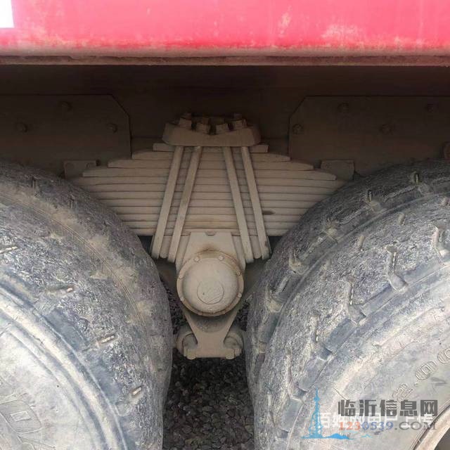 臨沂18年二手豪沃自卸車8米田字格大箱國(guó)五精品車