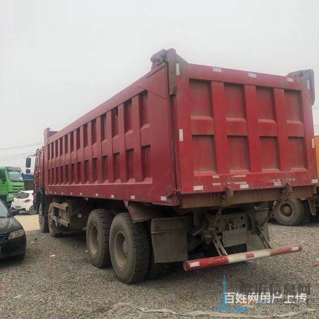 臨沂18年二手豪沃自卸車8米田字格大箱國(guó)五精品車