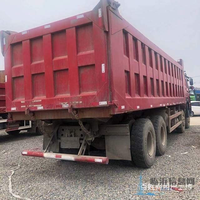 臨沂18年二手豪沃自卸車8米田字格大箱國(guó)五精品車