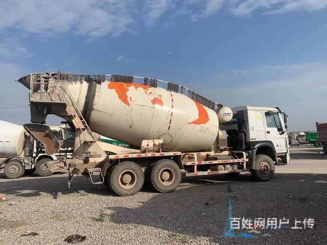出售17年二手豪沃大14方攪拌車(chē)380力后八輪國(guó)五