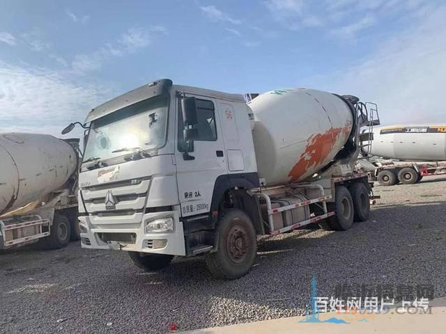 出售17年二手豪沃大14方攪拌車(chē)380力后八輪國(guó)五