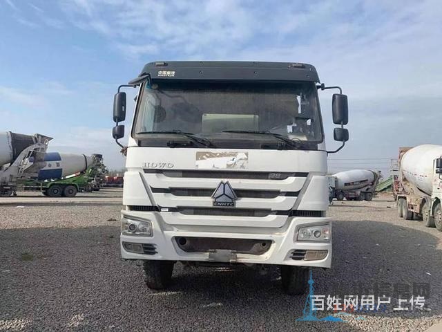 出售17年二手豪沃大14方攪拌車(chē)380力后八輪國(guó)五