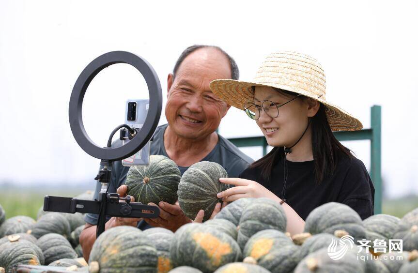 臨沂：20名高職生發(fā)起助農(nóng)直播 兩周賣出南瓜40萬斤
