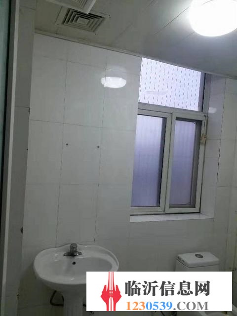 寶麗盛世嘉園大三居 精裝 帶車庫 位置不錯(cuò)