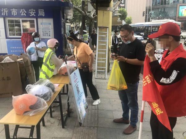 還不戴頭盔？臨沂公安交警“遞進(jìn)式智慧勸導(dǎo)”，多人已“嘗鮮”