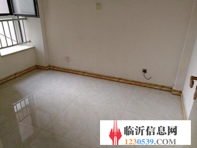 實(shí)拍盛世花城 證過(guò)兩年 雙氣入戶 南北通透 帶儲(chǔ)藏室