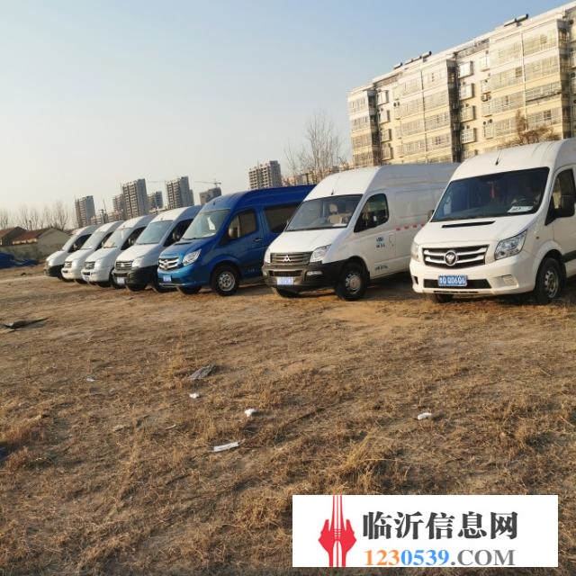 急轉(zhuǎn)多輛商務(wù)大面包車