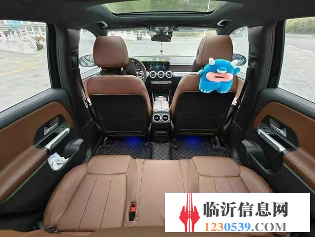 2023年奔馳GLB220