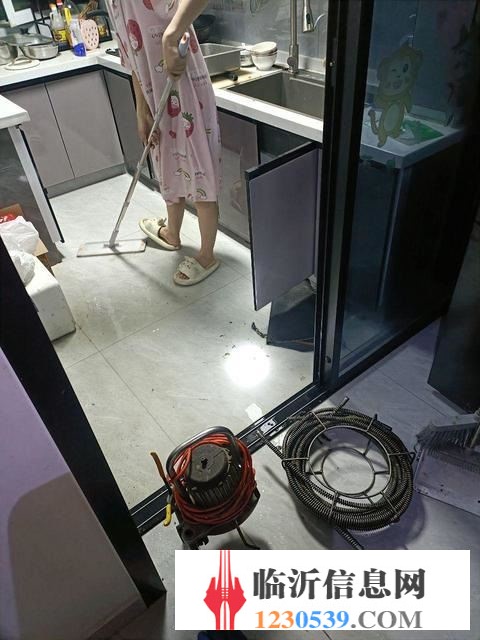 臨沂管道疏通電話@臨沂疏通師傅電話@臨沂下水道疏通